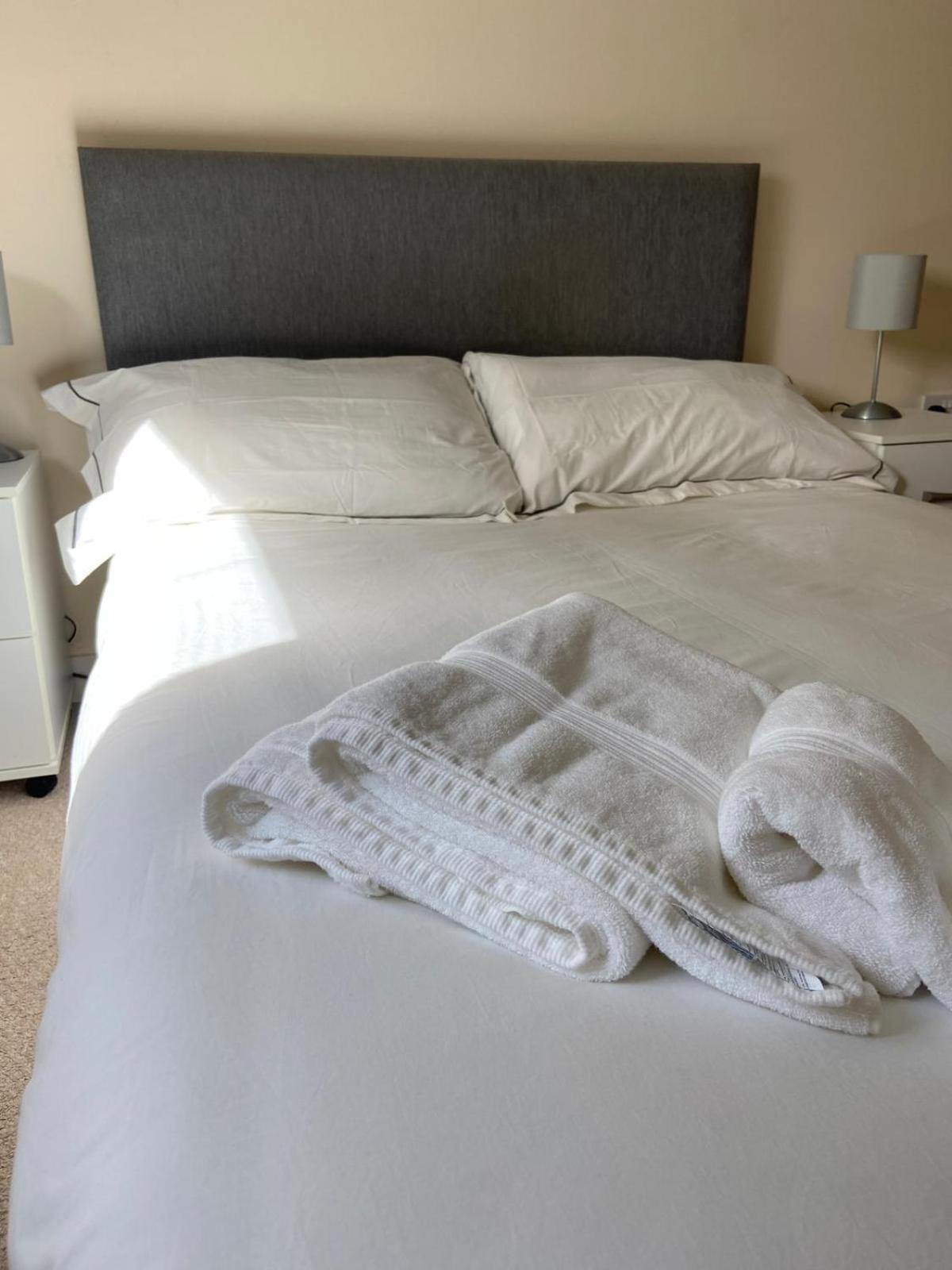 2 Bedroom Flat, Centre